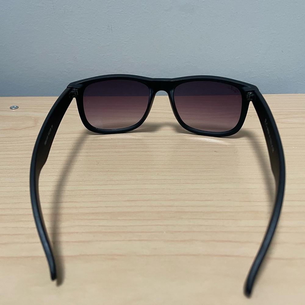 Ray-Ban Black Sunglasses - Picture 4 of 10